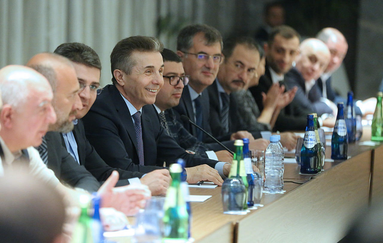 ბიძინა ივანიშვილი იმერეთის რეგიონული ორგანიზაციების წარმომადგენლებს შეხვდა