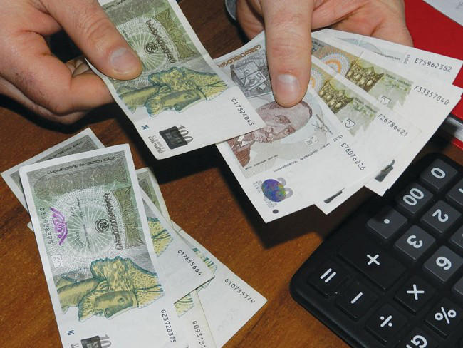 მასწავლებლებს, საბავშვო ბაღების აღმზრდელებს, სამართალდამცავებს, ჯარისკაცებს და ექიმებს ხელფასები, პენსიონერებს კი - პენსია ეზრდებათ