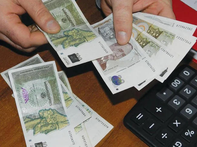 Повысятся зарплаты воспитателей детских садов, правоохранителей, военнослужащих и врачей, а также – пенсии пенсионеров
