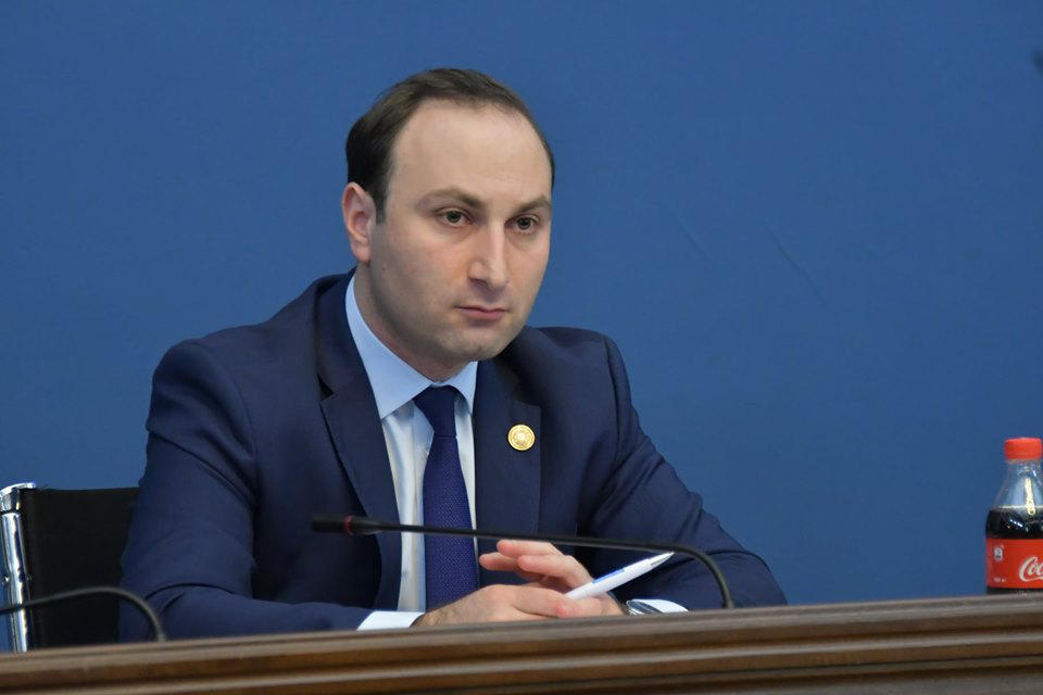 ანრი ოხანაშვილის განცხადებით, ქორწილის, იუბილეს, ქელეხის და სხვა მასშტაბური ღონისძიების გამართვის შემთხვევაში, ფიზიკური პირები 2000 ლარით, ხოლო იურიდიული პირები 10 000 ლარით დაჯარიმდებიან