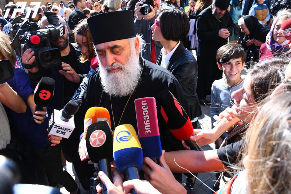 მეუფე გრიგოლი - სადაც იმ ადამიანების შეწყალება ხდება, რომელზეც მერე მთელი ქვეყანა დუღს, მგონი, მამა გიორგის შეწყალება პრობლემა არ უნდა ყოფილიყო