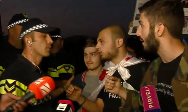 ნატახტრის გზაზე, აქციის მონაწილეებსა და პოლიციის თანამშრომლებს შორის მცირე დაპირისპირება მოხდა