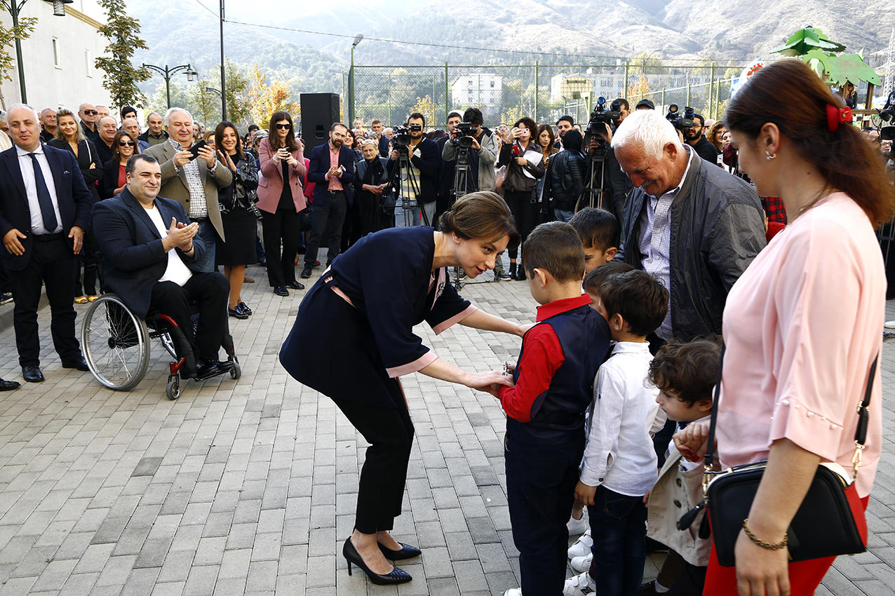 700-მდე დევნილ ოჯახს თბილისში ბინები გადაეცა