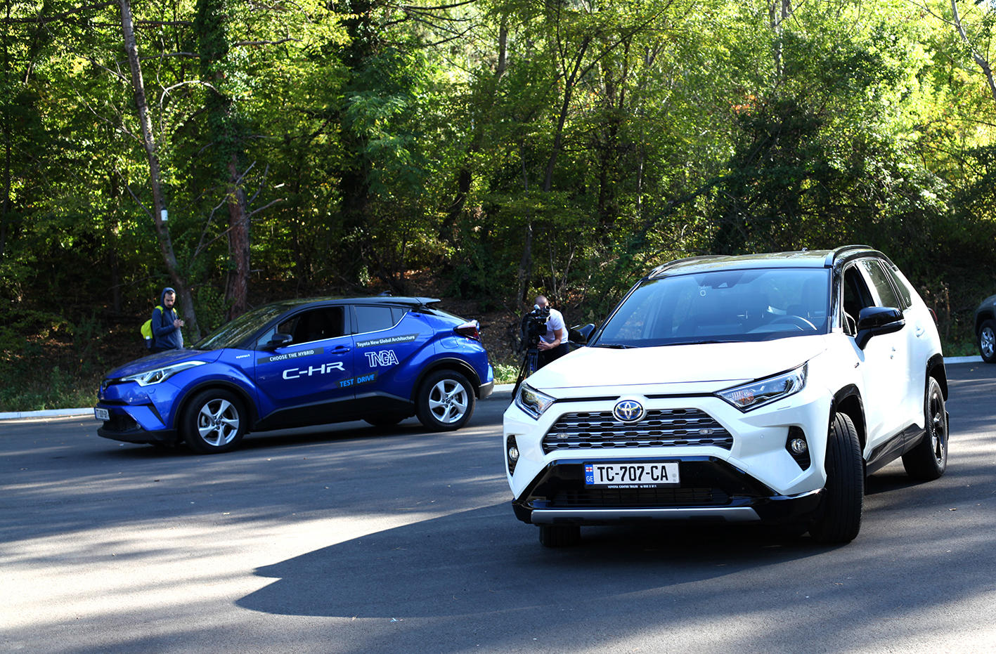 TOYOTA-ს ჰიბრიდული ტესტ-დრაივი ფერად კახეთში