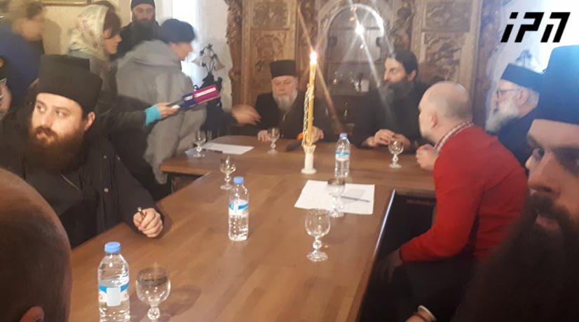 ჭყონდიდის ეპარქიაში გადაბარების პროცესთან დაკავშირებით შეხვედრა იმართება, რომელსაც მეუფე გრიგოლი და ყოფილი მიტროპოლიტი პეტრე ესწრებიან