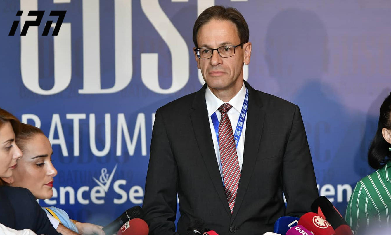 გერმანიის ელჩი - დასანანია, რომ ისეთი შთაბეჭდილება შეიქმნა, თითქოს გერმანიის გენპროკურორის ოფისს სურდა საქართველოს ხელისუფლების პოლიტიკური ორიენტაცია დაეხასიათებინა, ეს არ ყოფილა მათი განზრახვა