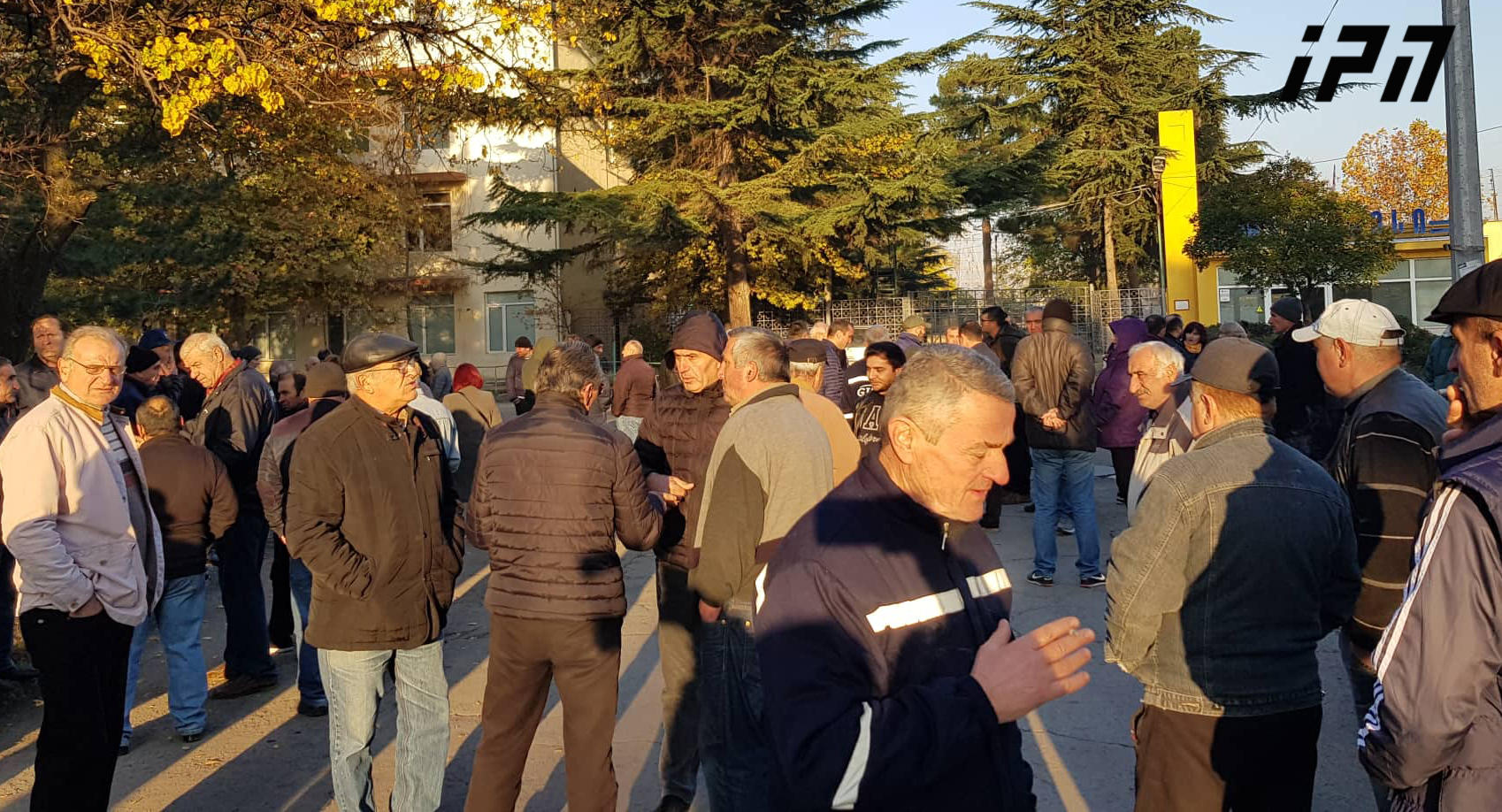 გარდაბნის თბოელექტროსადგურის, „თბილსრესის“ თანამშრომლების საპროტესტო აქცია დილიდან განახლდა