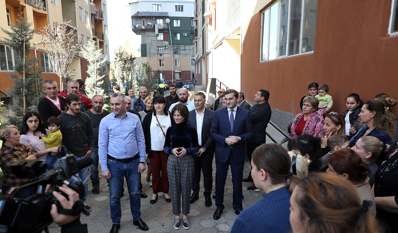 ეკატერინე ტიკარაძე დევნილ მოსახლეობას შეხვდა