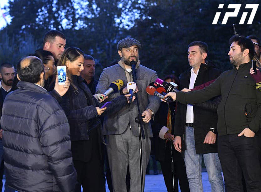 ლევან ვასაძე - მე უცნაურ რამეს ვიზამ ახლა და პრესას მადლობას ვეტყვი, რაც გაუგონარი რამეა ჩემი მხრიდან, რადგან პრესა და ქართული ჟურნალისტიკა მიმაჩნია ერთ-ერთ მთავარ მტრად ქართული ერისა