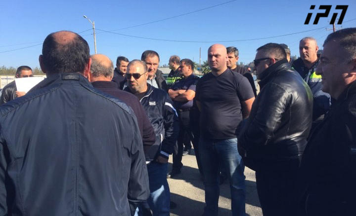 შეკვეთილში, ივანიშვილის სახლთან, აქცია მიმდინარეობს