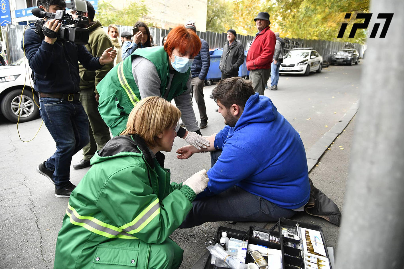 У офиса «Грузинской мечты» пострадали два человека