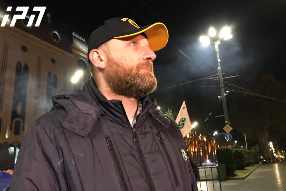 ზურაბ ჯაფარიძე - ერთ-ერთ სპეცრაზმელს ვაკავებდი, რომ ხალხი არ გადაეჭყლიტა, მერე ჯავშანჟილეტში ჩავავლე ხელი