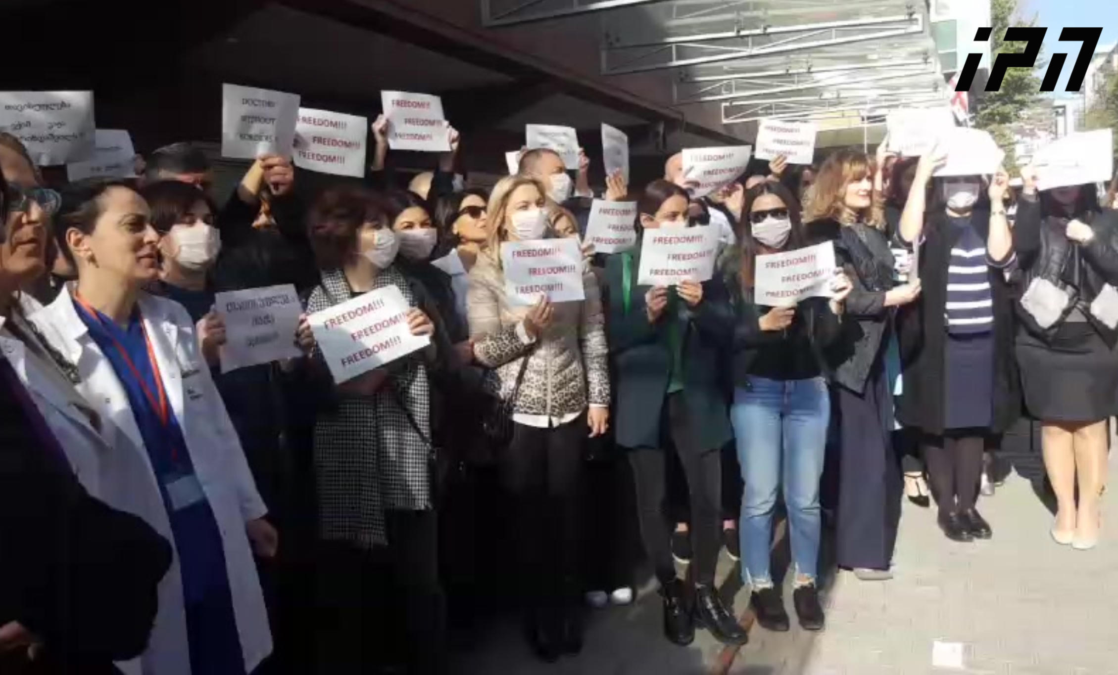 "მედიქლაბ ჯორჯიაში" გამართულ სოლიდარობის აქციას ვაჟა გაფრინდაშვილის ოჯახის წევრებიც ესწრებოდნენ