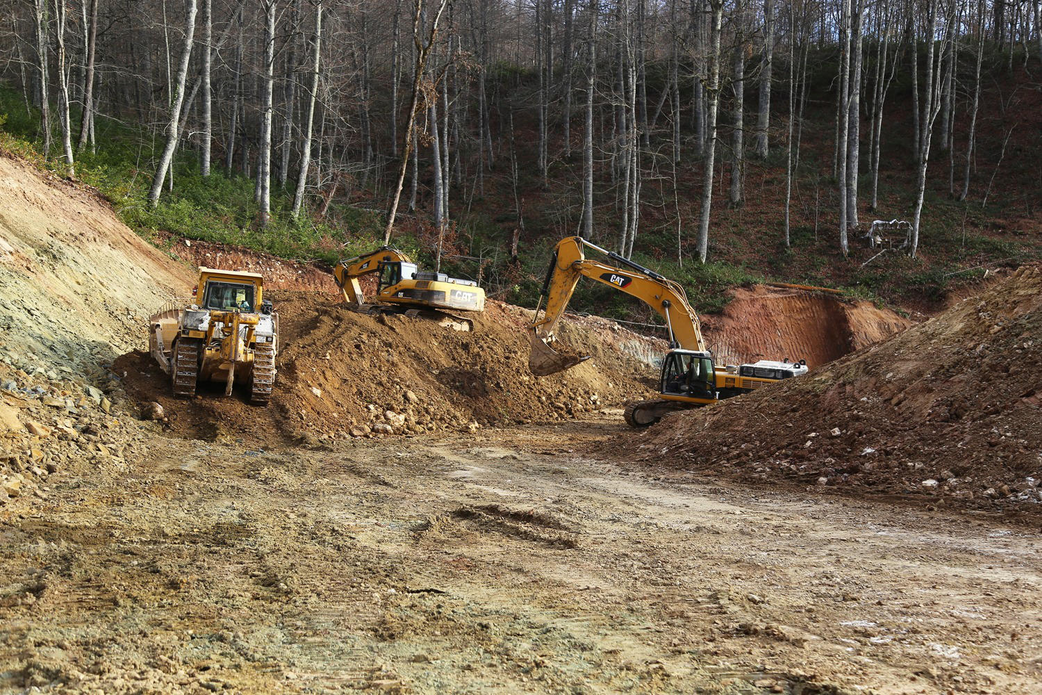 გზების დეპარტამენტი - ზემო იმერეთი-რაჭის დამაკავშირებელი გზის მშენებლობა აქტიურად მიმდინარეობს