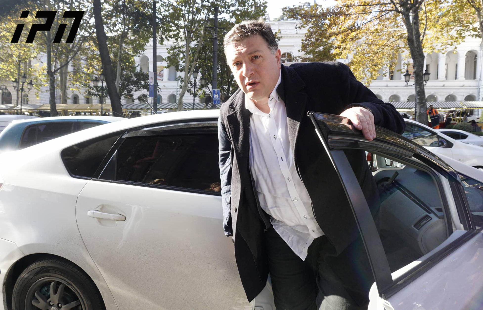 Правоохранители освободили Гиги Угулава, он вернулся на акцию на такси