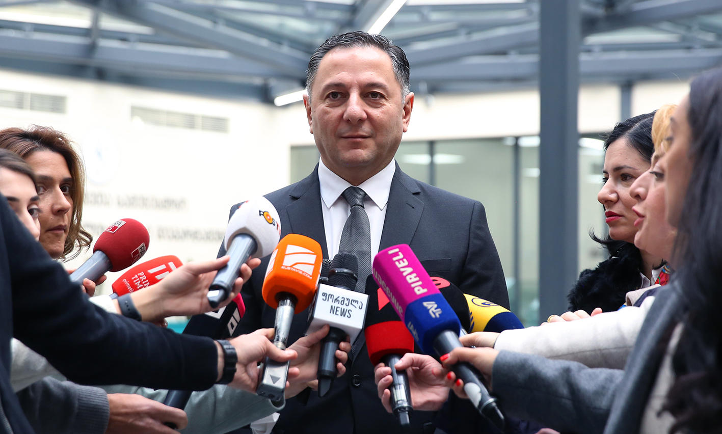 ვახტანგ გომელაური აქციის წყლის ჭავლით დაშლაზე - ორჯერ  წყალს მივასხამთ, მაგაზეც გვლანძღავენ, რომ როგორ შეიძლება სიცივეშიო - ახლა ვცდილობთ, წყალი გავათბოთ