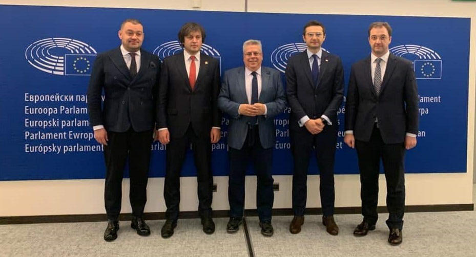 საპარლამენტო უმრავლესობის წევრები სტრასბურგსა და ბრიუსელში შეხვედრებს მართავენ