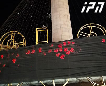 აქტივისტებმა თავისუფლების მოედანზე წარწერას: „ისტორიებით სავსე ქალაქი“ შავი ლენტი შემოარტყეს