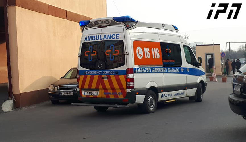 დედოფლისწყაროს ცენტრალური პარკის ხელოვნურ ტბაში ბანაობისას მოზარდი ცუდად გახდა - უგონო მდგომარეობაში მყოფი 15 წლის გოგონა რეანიმობილით თბილისში გადმოჰყავთ