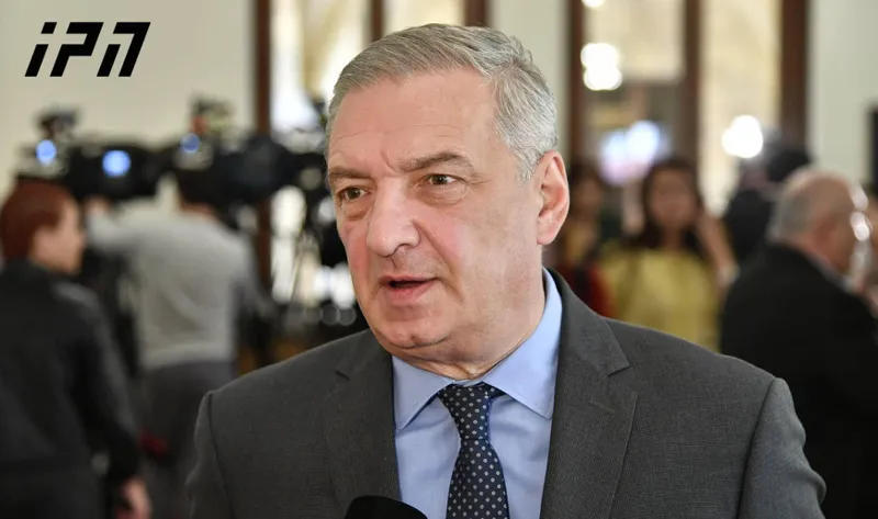 გიორგი ვოლსკი - გამოყავთ ვინმე გლუკსმანი, რომელიც სააკაშვილის "სფიჩრაითერი" და პრაქტიკულად მისი თანამშრომელი იყო - ყველა საკითხზე არსებობს პასუხები, რაც  არ მოისმინეს და ალბათ, სხვა ფორმა უნდა მოვძებნოთ, რომ პასუხები ხმამაღლა ისმოდეს