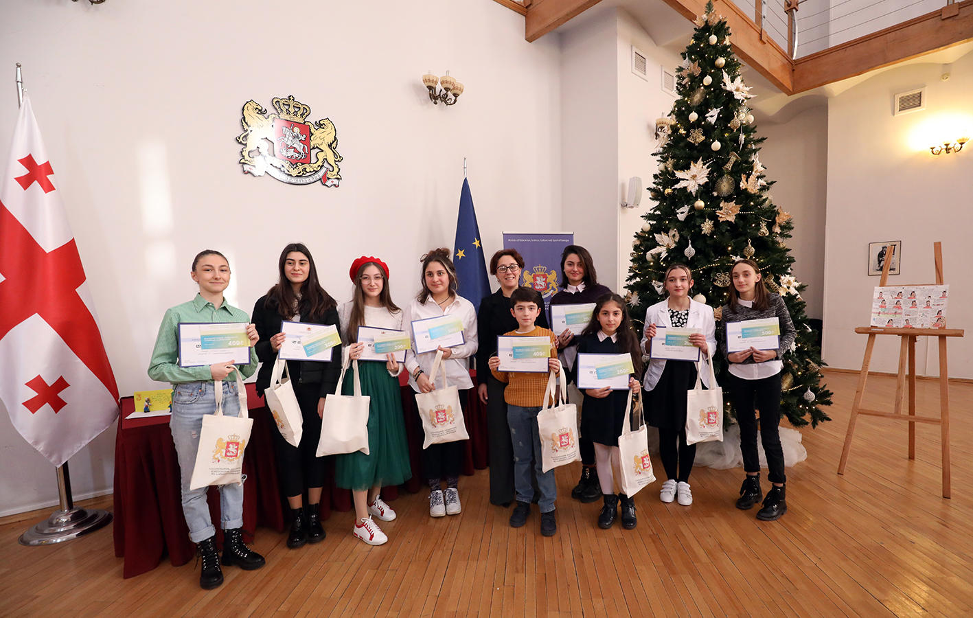 მინისტრის მოადგილემ კონკურსში გამარჯვებული მოსწავლეები დააჯილდოვა