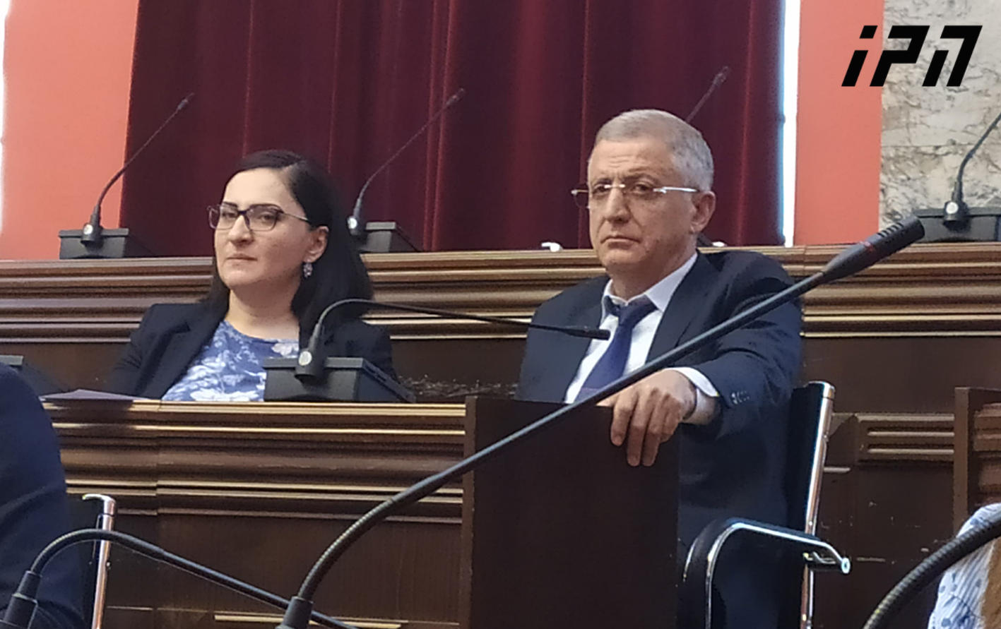 ისკო დასენი იურიდიულ საკითხთა კომიტეტის თავმჯდომარის მოადგილედ აირჩიეს