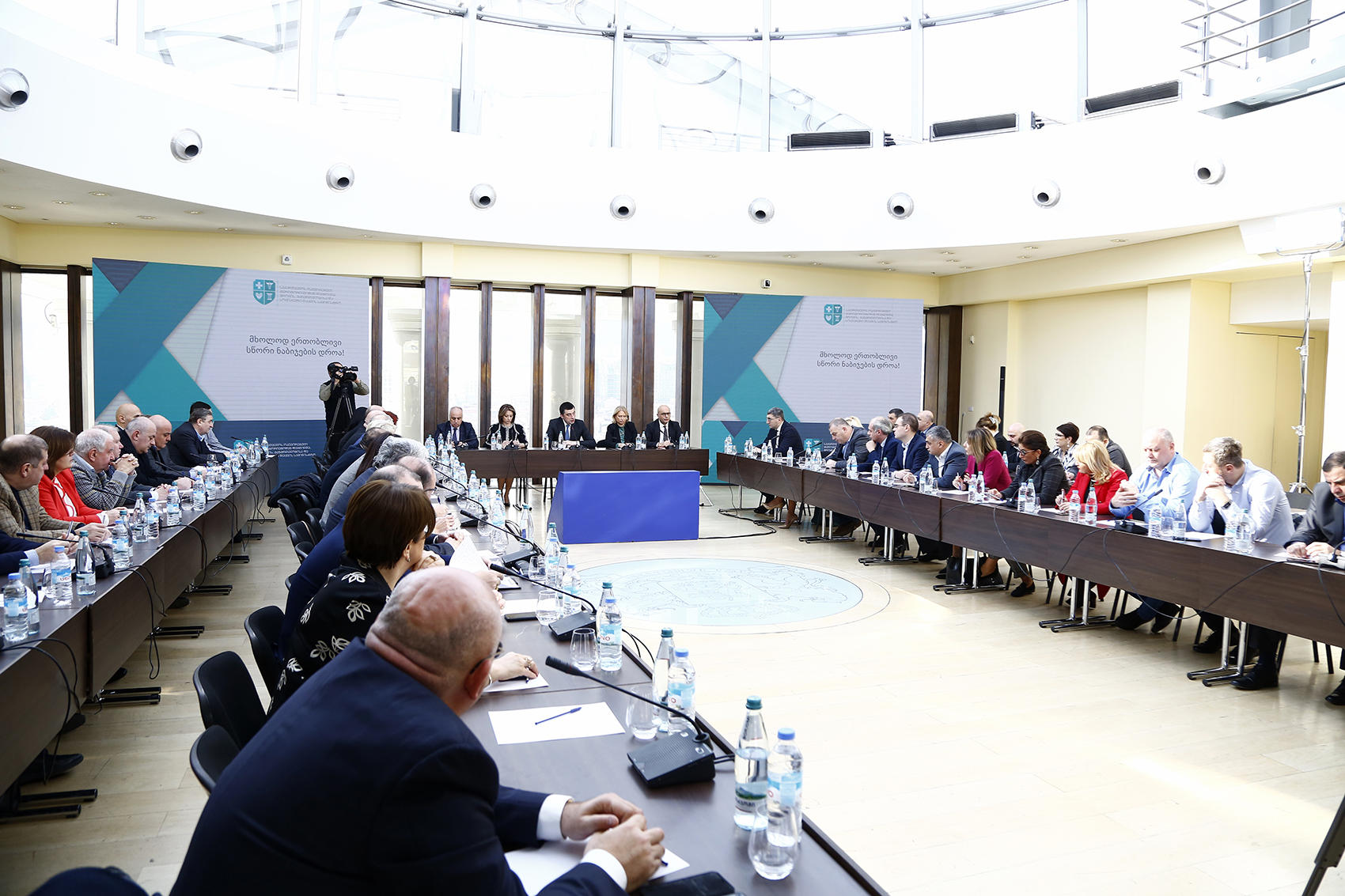 მთავრობის წევრები სამედიცინო სფეროს წარმომადგენლებს შეხვდნენ