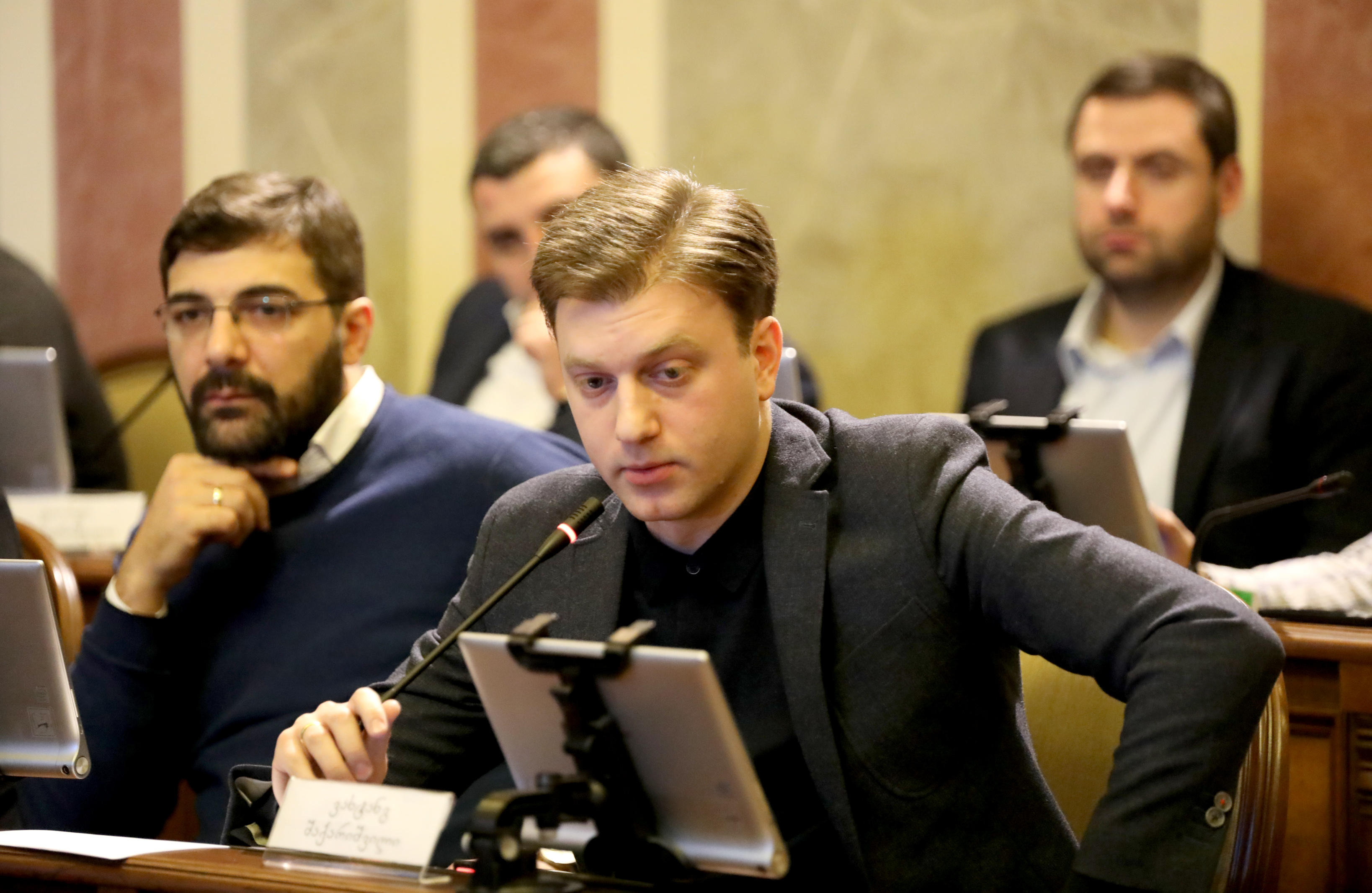 ვახტანგ შაქარიშვილის განაცხადებით, ის  თბილისის ბევრ მოქალაქესთან ერთად, დედაქალაქის მთავრობის მუშაობით იმედგაცრუებულია