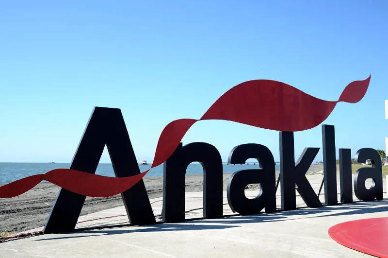 „ანაკლიის განვითარების კონსორციუმი“ - მთავრობის კამპანიამ, რომლითაც კონსორციუმს ხელი შეუშალა პორტის პროექტის განხორციელებაში, მნიშვნელოვანი ზიანი მიაყენა ქვეყნის ეკონომიკას