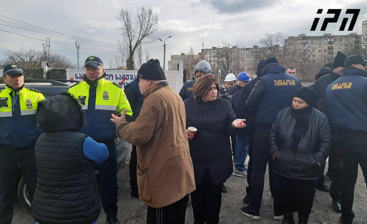 აქციის მონაწილეების განცხადებით, ვარკეთილში, „ანას ბაღთან“ ღამის გათენებას აპირებენ