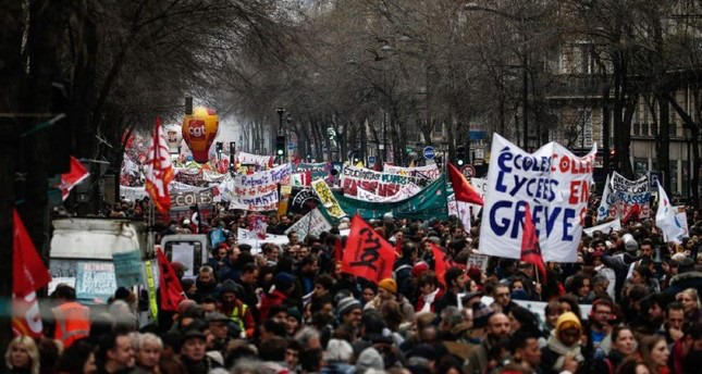 საფრანგეთის ხელისუფლებამ საპენსიო ასაკის გაზრდაზე შესაძლოა, დროებით უარი თქვას