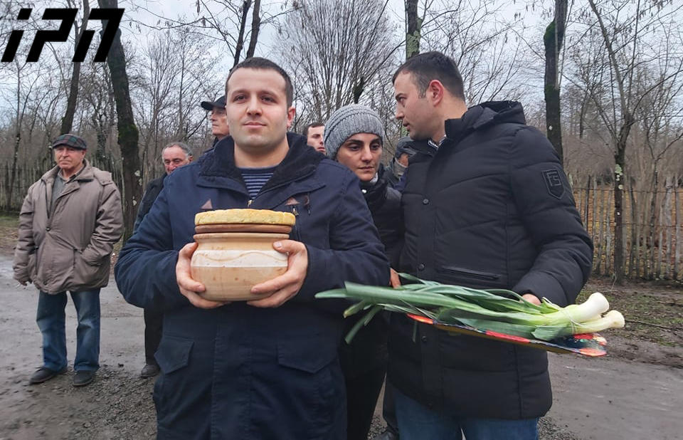 „ნაციონალური მოძრაობის“ წევრები სალომე ზურაბიშვილს გურიაში ლობიოთი და  პრასით დახვდნენ