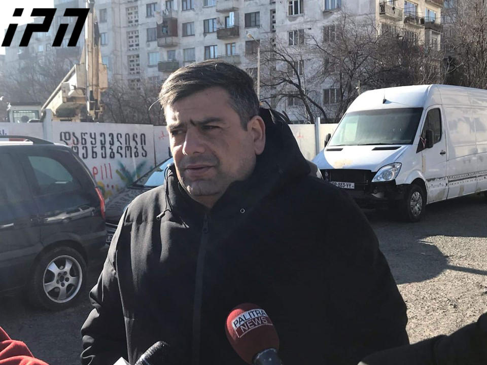 ვარკეთილში, ,,ანას ბაღთან” მშენებლობის მწარმოებელი კომპანიის წარმომადგენელი აცხადებს, რომ ტერიტორიაზე სამშენებლო სამუშაოები ხვალიდან კვლავ გაგრძელდება