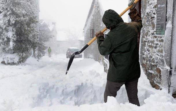 Жертвами снегопада в Испании стали 8 человек