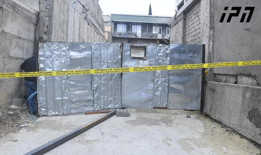 მშენებარე კორპუსიდან ორი ადამიანი გადმოვარდა, ერთი დაიღუპა, მეორე კი საავადმყოფოში გადაიყვანეს