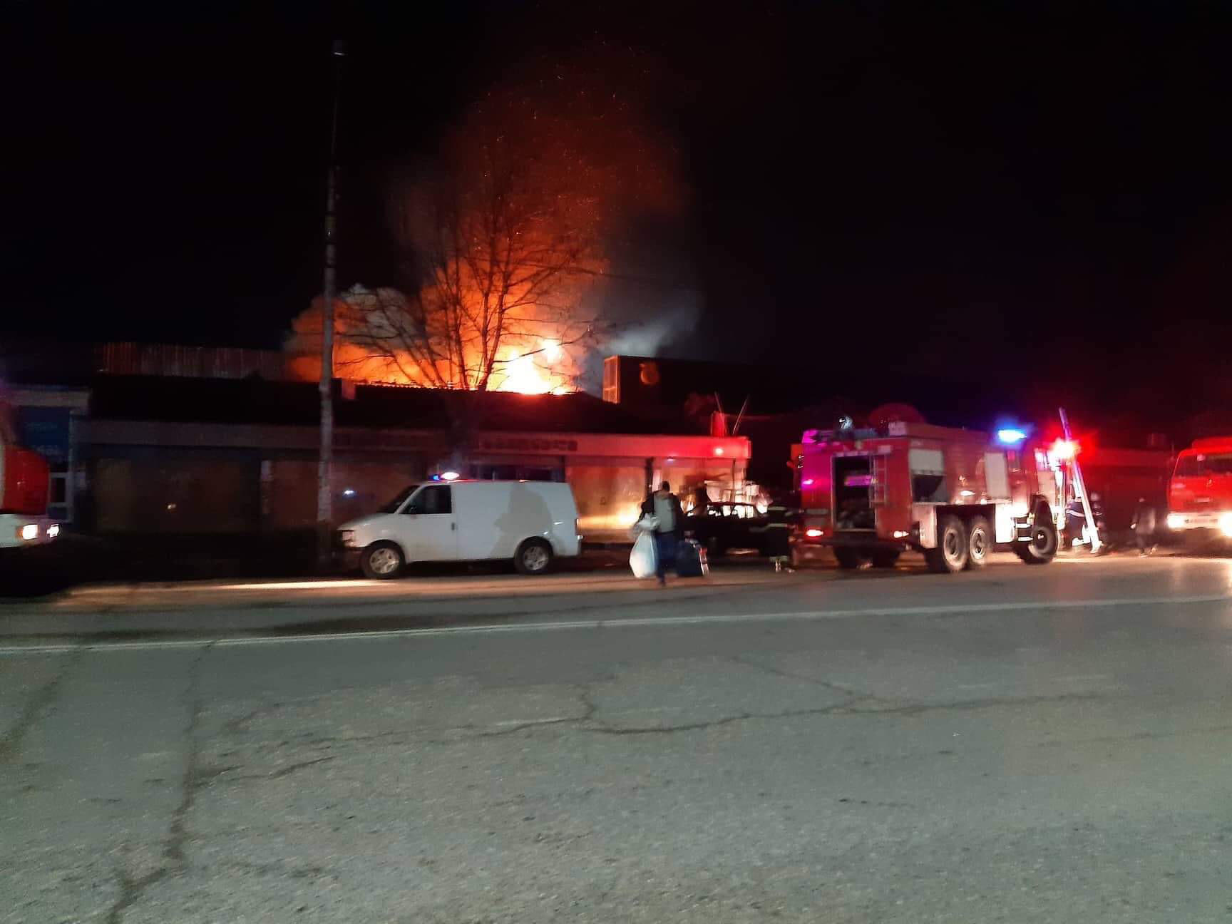 ქუთაისში, ჭავჭავაძის გამზირზე  ე.წ კეჩის ბაზარი  იწვის