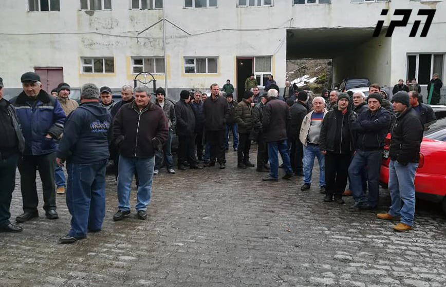 ტყიბულში ძიძიგურის სახელობის შახტის მეშახტეები გაიფიცნენ