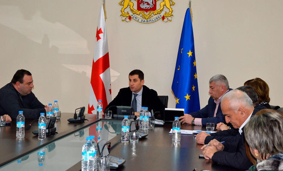 სამცხე-ჯავახეთში სახელმწიფო რწმუნებულმა კორონავირუსთან დაკავშირებით საკოორდინაციო სამუშაო ჯგუფთან შეხვედრა გამართა