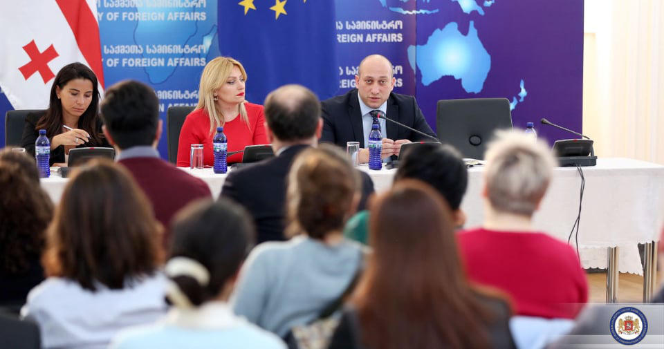 საგარეო საქმეთა სამინისტროში ტუროპერატორებთან გამართულ შეხვედრაზე კორონავირუსთან დაკავშირებულ გამოწვევებზე იმსჯელეს