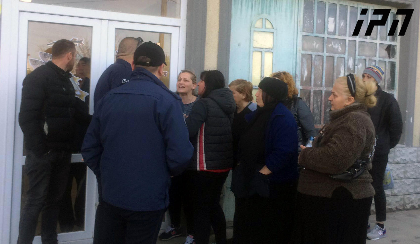 ფოთის ბაზარში ხმაურია, თევზით მოვაჭრეებმა გზა გადაკეტეს