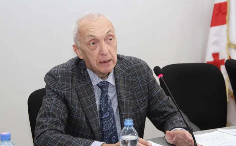 თენგიზ ცერცვაძე - ჩვენს პროტოკოლში ძალიან მკაფიოდ და ცალსახად წერია, რომ უსიმპტომო COVID-19-ით პაციენტები "პლაქვენილით" მკურნალობას არ საჭიროებენ და "პლაქვენილი" ინიშნება მხოლოდ საშუალო, მძიმე და ძალიან მძიმე მიმდინარეობის პაციენტებში