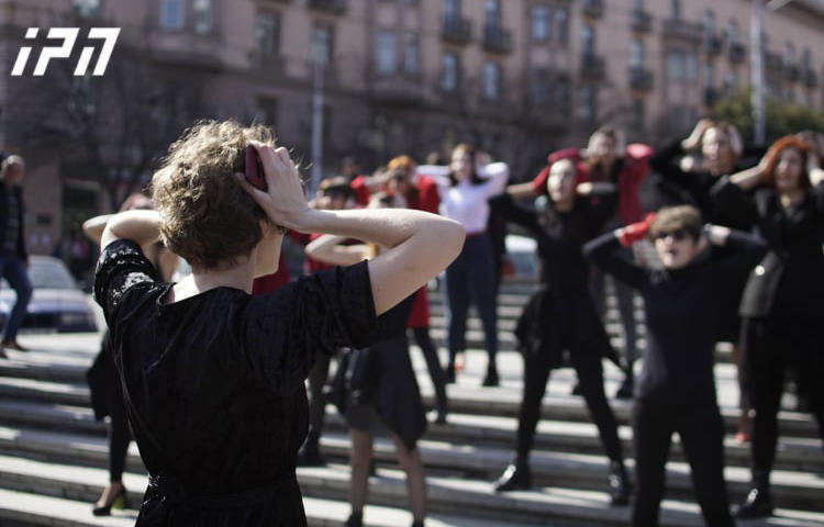 ქალთა მოძრაობამ პერფორმანსი - „ქალები ფემიციდის წინააღმდეგ!" გამართა