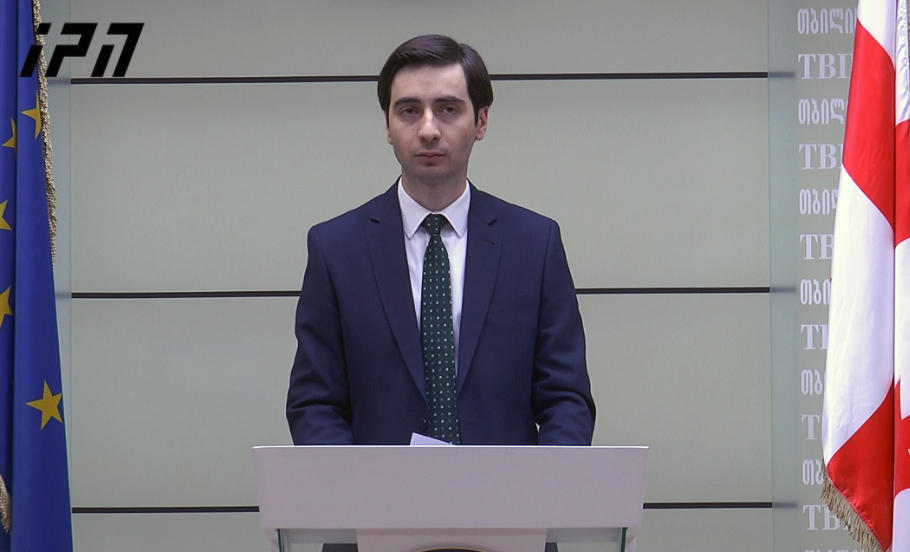 მოსამართლე - ძვირფასო მოქალაქეებო, კორონავირუსის გამო, თქვენი, პატიმრების და საზოგადოების ჯანდაცვიდან გამომდინარე, შეძლებისდაგვარად შეზღუდეთ ვიზიტები სასამართლოში