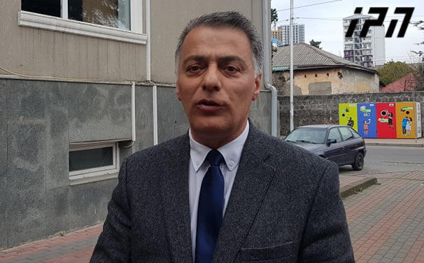 აჭარის ჯანდაცვის მინისტრის ინფორმაციით, ბათუმის ორ საავადმყოფოში მოთავსებული კორონავირუსით ინფიცირებული შვიდი პირიდან ერთის ჯანმრთელობის მდგომარეობა საშუალო სიმძიმისაა