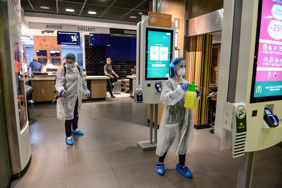 მაკდონალდს საქართველო საგანგებო რეჟიმზე გადავიდა და მკაცრი სადეზინფექციო წესები აამოქმედა