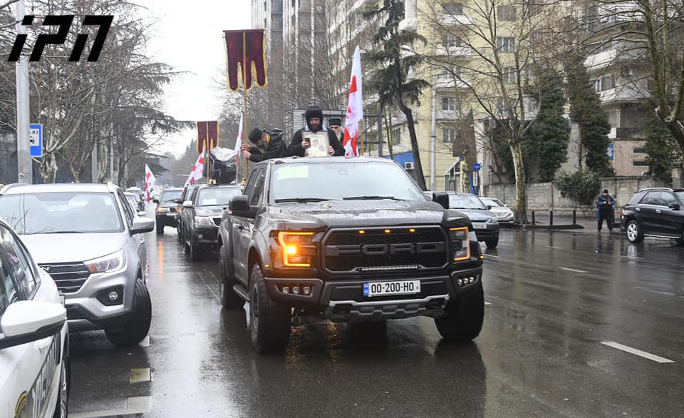 სასულიერო პირებმა თბილისის ქუჩები აკურთხეს