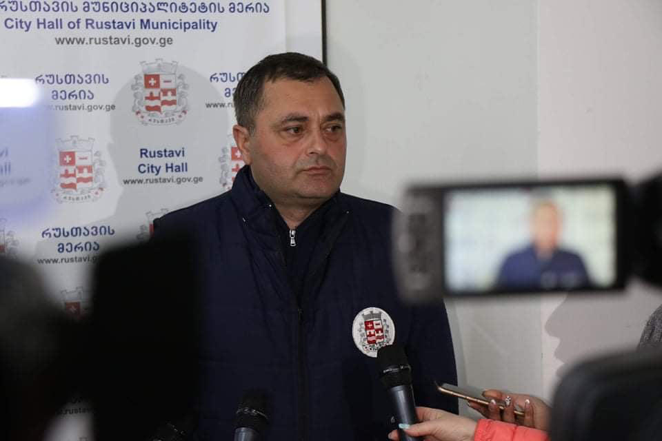 რუსთავის მერი სამარშრუტო ტაქსების მძღოლებს მოუწოდებს, დაემორჩილონ დაწესებულ შეზღუდვას და მუშაობა შეაჩერონ