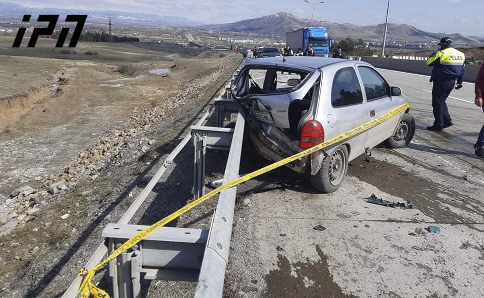 გორთან სამი ავტომანქანის შეჯახების შედეგად 2 ახალგაზრდა დაშავდა