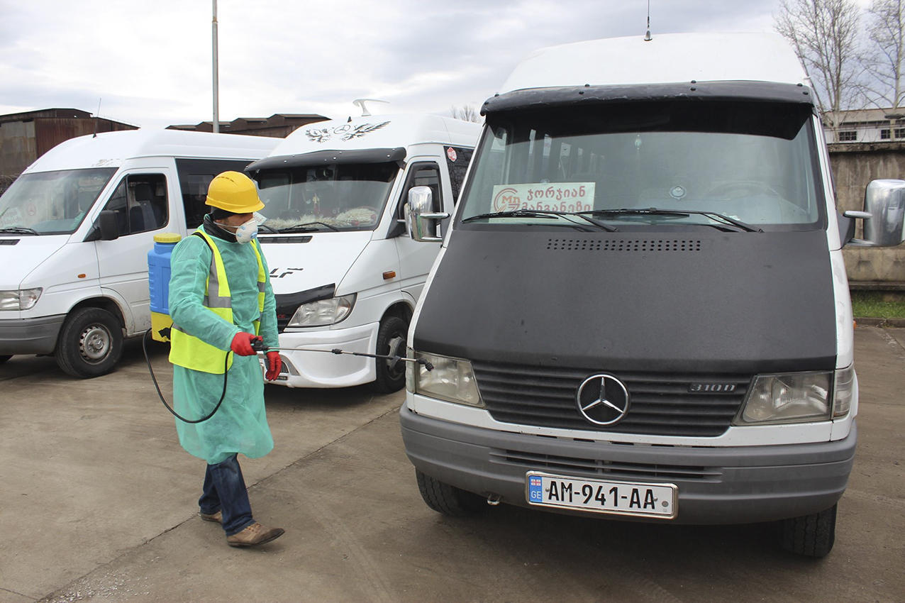 „ჯორჯიან მანგანეზის“ ინფორმაციით, კორონავირუსის გავრცელების წინააღმდეგ ჭიათურის სამთო-გამამდიდრებელ კომბინატსა და ზესტაფონის ფეროშენადნობთა ქარხანაში ყოველდღიურ რეჟიმში მუშაობენ