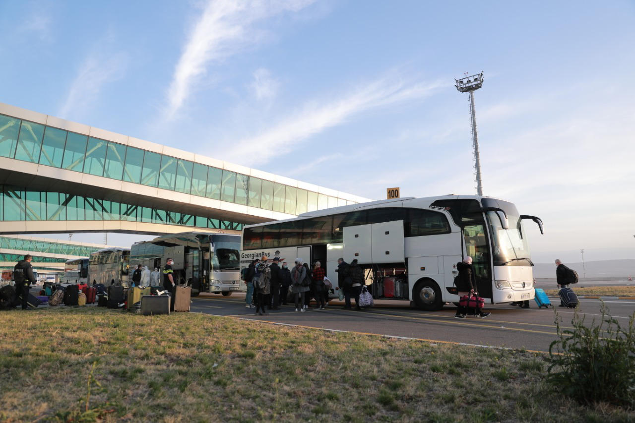 მარიამ ქვრივიშვილი ახლად შექმნილ საკარანტინო ზონაში ვენა-თბილისის რეისით ჩამოსული მოქალაქეების მიღებას დაესწრო